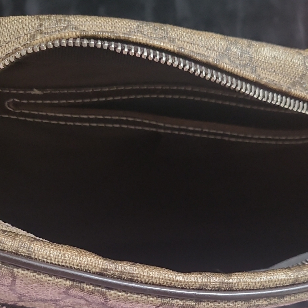 Gucci Brown Monogram Crossbody Bag - Picture 8 of 12